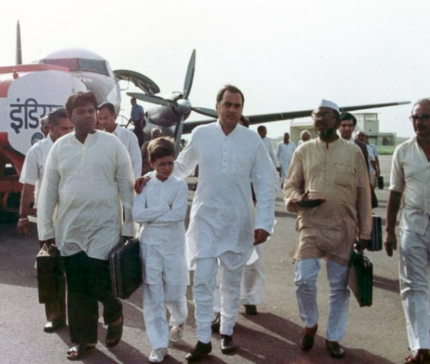 राजीव गाँधी को उनकी ३३वीं पुण्यतिथि पर PM मोदी और राहुल गाँधी ने दी श्रद्धांजलि।