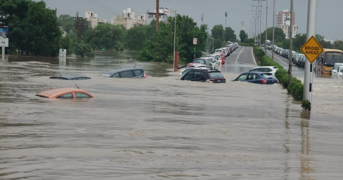 Gujarat Flood 2024-Heavy Rainfall Gujarat-Gujarat Weather Update-Gujarat Flood News-Rajkot Flood-Vadodara Heavy Rain-Narmada Dam Overflow-Gujarat Red Alert-Gujarat Rainfall Today-Gujarat Rain News-Worry news for Vadodara residents-Vishwamitri river level rises-trouble will increase-Vadodara floods-Vadodara Vishwamitri-Vadodara desolation-Vadodar news-Latest news-Breaking news-Vadodara rains-Vishwamitri water level-Gujarat news-વડોદરાવાસીઓ માટે ચિંતાના સમાચાર-વિશ્વામિત્રી નદીની સપાટી વધી-મુશ્કેલી વધશે-વડોદરા પૂર-વડોદરા વિશ્વામિત્રી-વડોદરા તારાજી-વડોદાર ન્યૂઝ-લેટેસ્ટ ન્યૂઝ-બ્રેકિંગ ન્યૂઝ-વડોદરા વરસાદ-વિશ્વામિત્રી જળસપાટી-ગુજરાત ન્યૂઝ