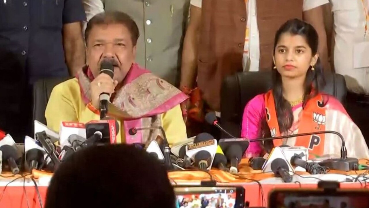 Maithili Thakur , Maithili Thakur BJP ticket , Maithili Thakur Alinagar Candidate , Bihar Assembly Elections 2025 Maithili Thakur , मैथिली ठाकुर