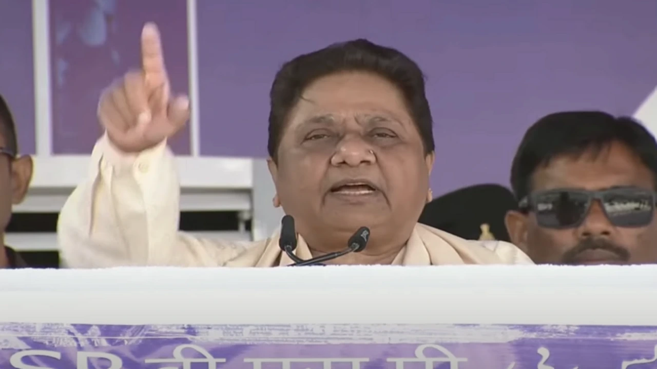 mayawati , मायावती भाजपा की तारीफ , मायावती कांशीराम जयंती बयान , बसपा बनाम सपा , मायावती राजनीतिक बयान