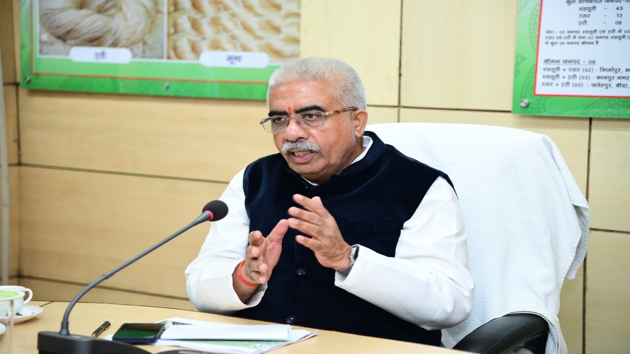 vocal for local , swadeshi mela , yogi govt , lucknow , rakesh sachan